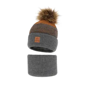 Set de iarnă pentru băieți, căciulă și fular-tub gri-orange Buffalo, cu mot_6753-01_Pebebe