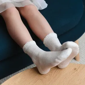 Șosete medii pentru fete, albe, cu model texturat, STEVEN_DM465014G_Pebebe