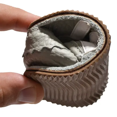 Sandale din piele moale gri cu dungi albe și talpă din piele întoarsă- PL013-gri-29-By Pebebe