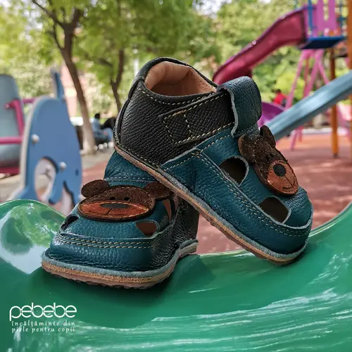 Sandale primi pasi cu scai, talpă flexibilă de cauciuc, perforatii  laterale, urs, verde turcoaz- RO-20-7-19-By Pebebe Sandale primi pasi cu scai, talpă flexibilă de cauciuc, perforatii  laterale, urs, verde turcoaz- RO-20-7-19-By Pebebe