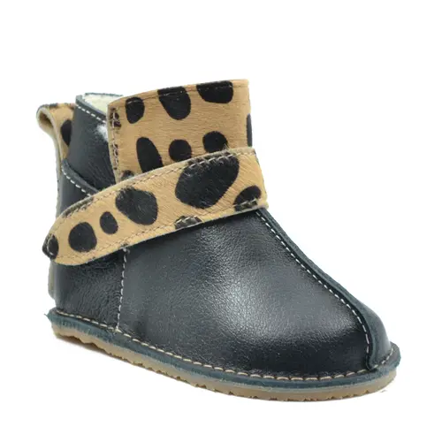 Cizme din piele pentru copii, talpa flexibila, imblanite, blanita decorativa alba, negru, animal print- RO-107-4-24-By Pebebe