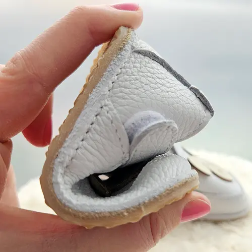 Pantofi barefoot copii, primii pasi, piele naturala, talpa flexibila, alb, model cu iepuras- RO-16-15-24-By Pebebe Pantofi barefoot copii, primii pasi, piele naturala, talpa flexibila, alb, model cu iepuras- RO-16-15-24-By Pebebe