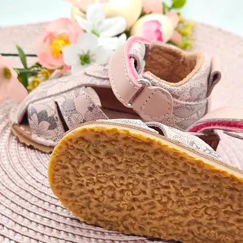 Sandale fete, barefoot, primii pasi, piele naturala, talpa flexibila, inchidere cu scai, roz pictat- RO-100-15-22-By Pebebe Sandale fete, barefoot, primii pasi, piele naturala, talpa flexibila, inchidere cu scai, roz pictat- RO-100-15-22-By Pebebe