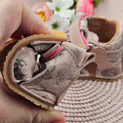Sandale fete, barefoot, primii pasi, piele naturala, talpa flexibila, inchidere cu scai, roz pictat- RO-100-15-22-By Pebebe Sandale fete, barefoot, primii pasi, piele naturala, talpa flexibila, inchidere cu scai, roz pictat- RO-100-15-22-By Pebebe