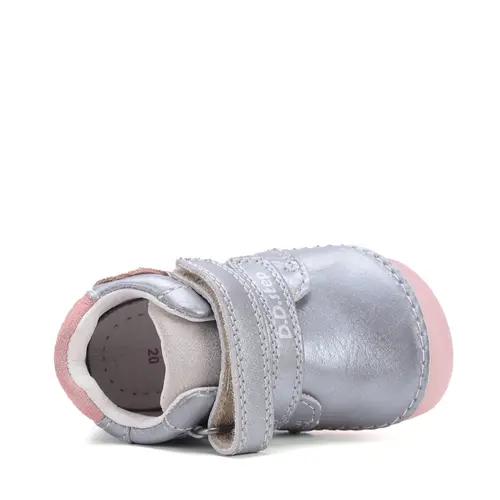 Pantofi D.D Step fete, barefoot, primii pasi,talpa fluorescenta, piele naturala, argintiu, fluturi- S070-52838-25-