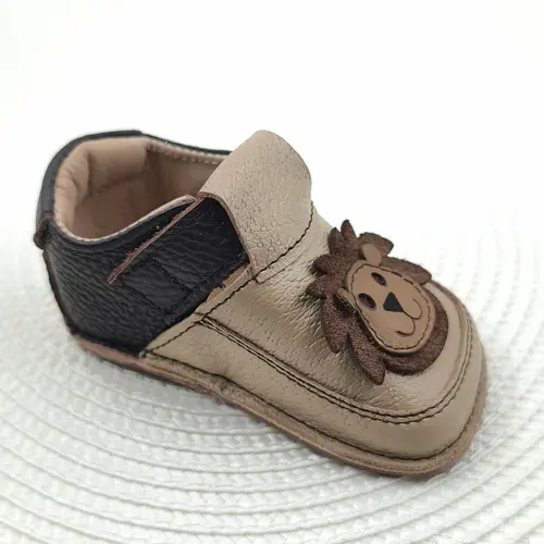Pantofi barefoot copii primii pași din piele naturală cu talpă flexibilă – bej , maro cu model leu- RO-16-22-22-By Pebebe Pantofi barefoot copii primii pași din piele naturală cu talpă flexibilă – bej , maro cu model leu- RO-16-22-22-By Pebebe