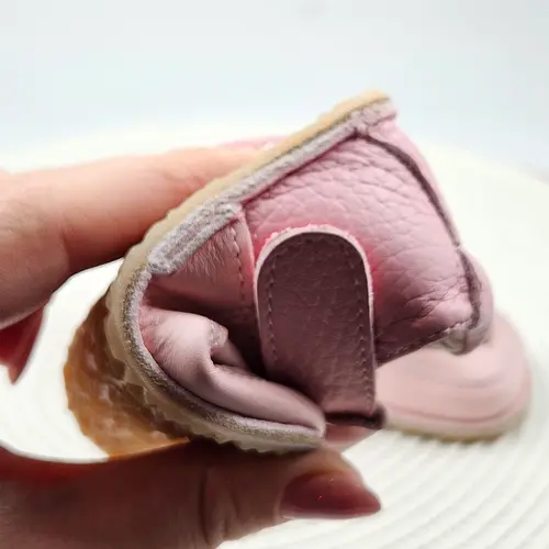 Pantofi barefoot copii primii pași din piele naturală cu talpă flexibilă – roz cu model ciupercuță- RO-16-21-22-By Pebebe Pantofi barefoot copii primii pași din piele naturală cu talpă flexibilă – roz cu model ciupercuță- RO-16-21-22-By Pebebe