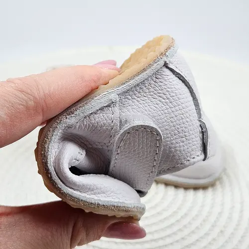 Pantofi barefoot copii primii pași din piele naturală cu talpă flexibilă – ivoar cu model ursulet- RO-16-20-22-By Pebebe