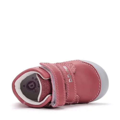 Pantofi D.D. Step fete, piele naturala, primii pasi, talpa felxibila, roz inchis cu flori argintii- S066-52842B-25-D.D. Step Pantofi D.D. Step fete, piele naturala, primii pasi, talpa felxibila, roz inchis cu flori argintii- S066-52842B-25-D.D. Step