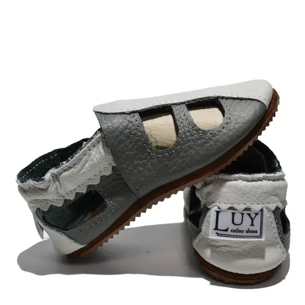 Sandale gri din piele moale cu decupaje_PL004-gri-29_Pebebe