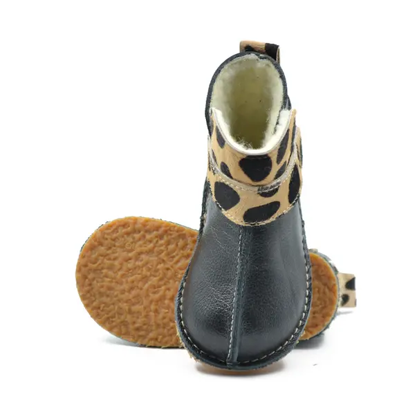 Cizme din piele pentru copii, talpa flexibila, imblanite, blanita decorativa alba, negru, animal print_RO-107-4-17_Pebebe