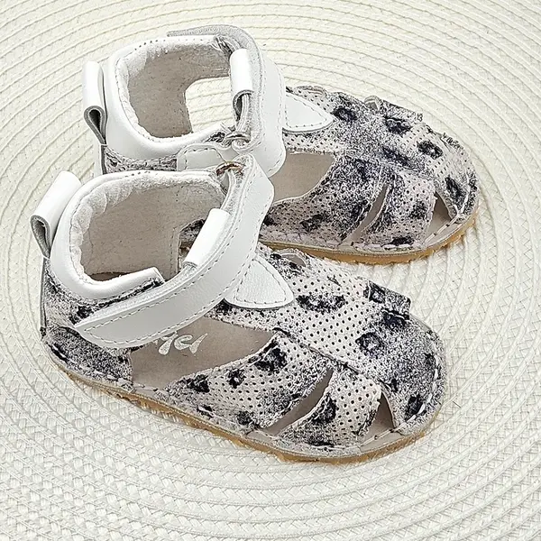 Sandale copii, barefoot, primii pasi, piele naturala, talpa flexibila, inchidere cu scai, alb imprimeu_RO-103-3-20_Pebebe