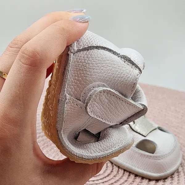 Sandale copii Barefoot primi pasi, talpă flexibilă de cauciuc, perforatii  laterale, coronita, alb_RO-20-16-24_Pebebe