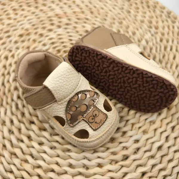 Sandale copii, barefoot, primi pasi, talpă flexibilă de cauciuc, perforatii  laterale, ciuperca, crem cu bej_RO-20-13-18_Pebebe