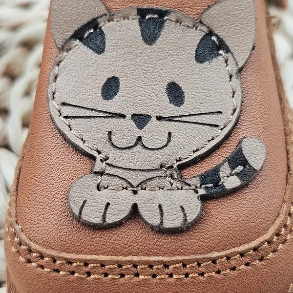 Pantofi barefoot copii primii pași din piele naturală cu talpă flexibilă – maro cognac cu model pisica_RO-16-25-19_Pebebe