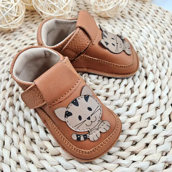 Pantofi barefoot copii primii pași din piele naturală cu talpă flexibilă – maro cognac cu model pisica_RO-16-25-20_Pebebe