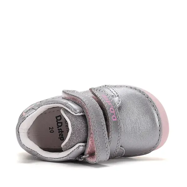 Pantofi D.D. Step, Barefoot, fete, piele naturala, primii pasi, argintiu, design cu inimoare si mesaj_S070-62332-20_Pebebe